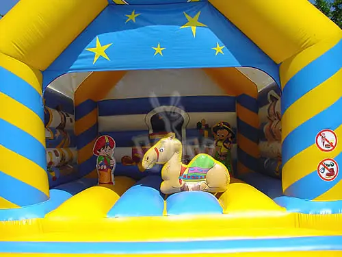 Aladin roofed inflatable bounce